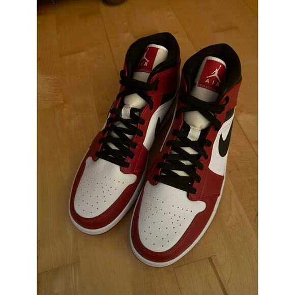 Nike Air Jordan 1 Mid Chicago Bred Red Black White Shoes 554724-173 Size 12 NEW - Picture 2 of 7